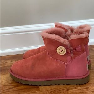 UGGS